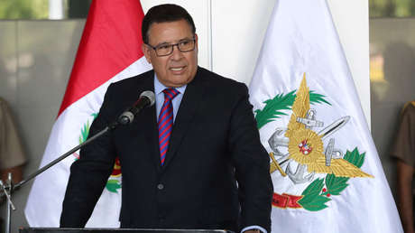 Fallece el ministro de Defensa peruano tras sufrir un infarto durante un viaje oficial en el Amazonas