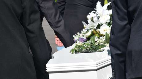 "Negligencia atroz" de un trabajador fúnebre al circular con el cuerpo de un bebé en el techo de su furgoneta