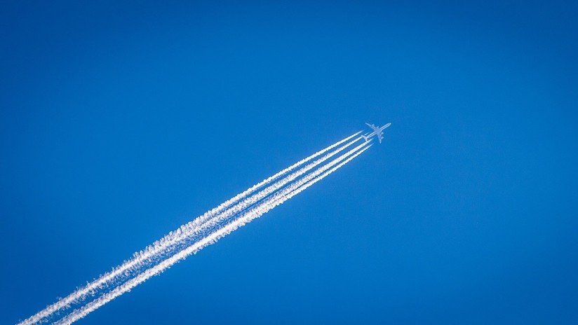 No es el CO2: explican el principal mecanismo con el que los aviones contribuyen al calentamiento gobal