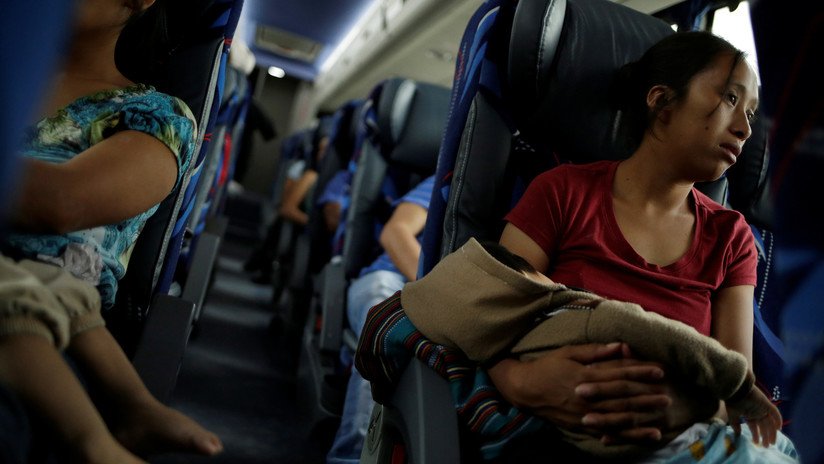 México inicia el "retorno asistido" a 69 centroamericanos que esperaban asilo en EE.UU.