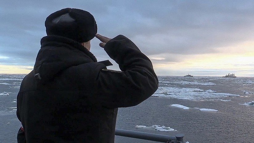 Ministro de Defensa ruso: "Los marineros eliminaron la fuente del fuego y salvaron a sus compañeros a costa de sus vidas"