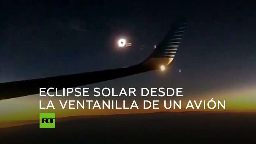 Graban el eclipse solar total desde un avión