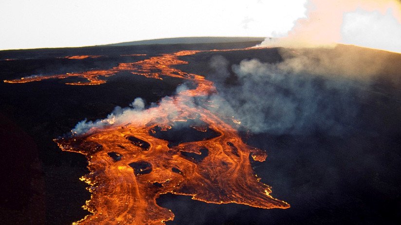 El volcán Mauna Loa de Hawái entra en alerta "precautoria"