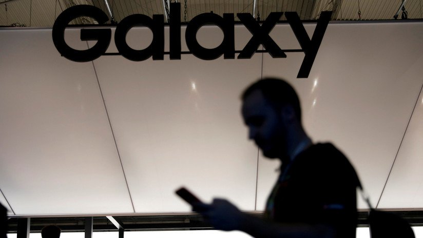 Demandan a Samsung por engañar a los consumidores sobre la resistencia de sus teléfonos al agua