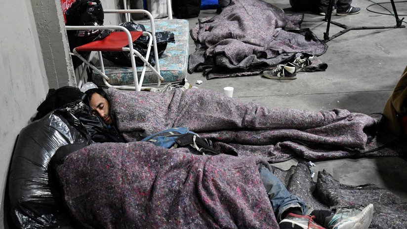 "La desigualdad mata": Así es dormir en la calle durante la noche más fría de Buenos Aires