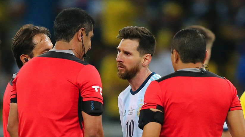 La Asociación del Fútbol Argentino reclama los audios del VAR en su eliminación con Brasil