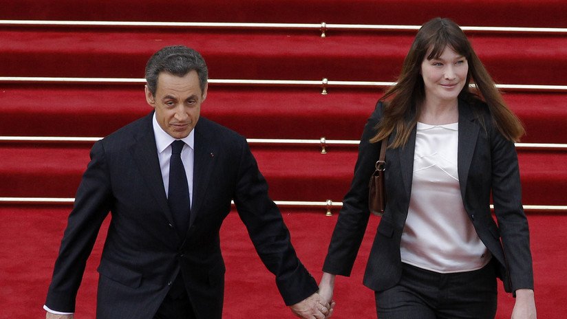 "Ha dado el estirón": Una revista muestra a Nicolas Sarkozy más 'alto' que Carla Bruni y la Red estalla en memes