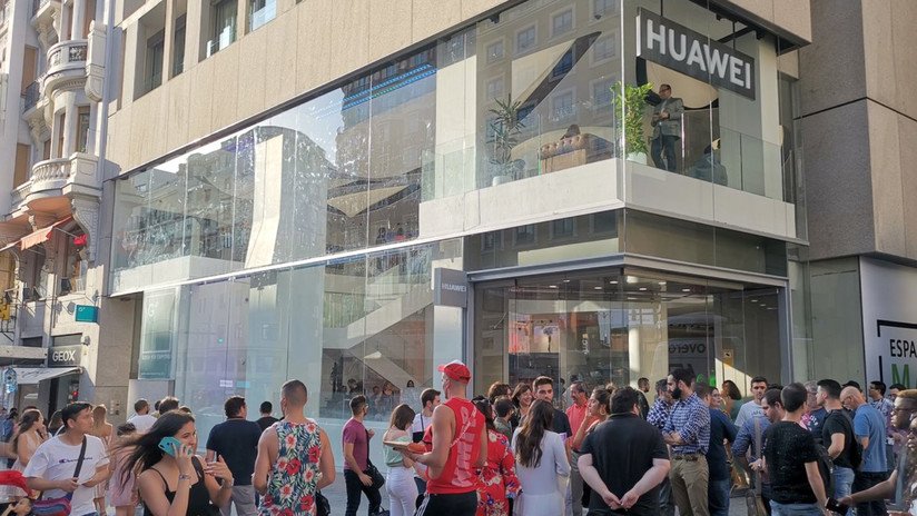 Huawei inaugura en Madrid su tienda más grande del mundo fuera de China