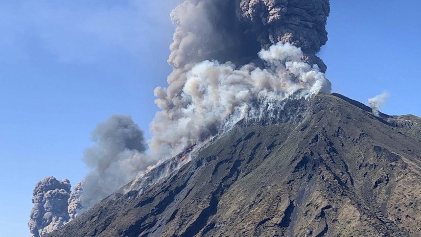 VIDEO: Captan el momento exacto de la erupción del volcán Estrómboli en Italia