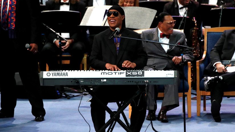 Stevie Wonder suspende sus conciertos por una cirugía de trasplante de riñón