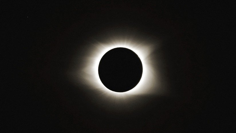 FOTOS: Satélite chino fotografía la Tierra desde la Luna durante el eclipse solar y este es el resultado