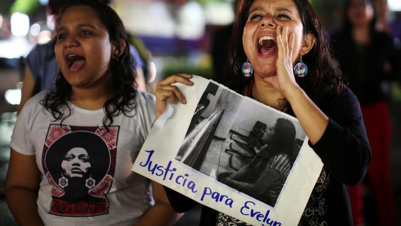 Tribunal salvadoreño repetirá el juicio de una joven violada que fue condenada por abortar