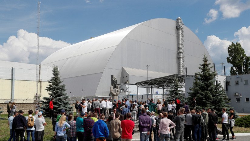 Entra en servicio el nuevo sarcófago de la central nuclear de Chernóbil (el anterior tenía 1.000 metros cuadrados de grietas)