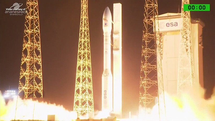 VIDEO: Un satélite militar emiratí cae en el Atlántico luego que el cohete Vega sufriera una "gran anomalía" durante el lanzamiento 