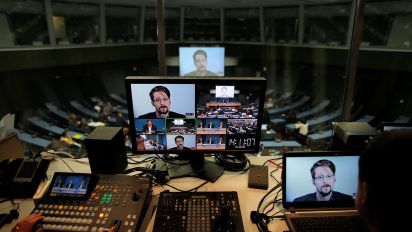Snowden advierte que los gigantes tecnológicos someten a poblaciones enteras a la "servidumbre" 