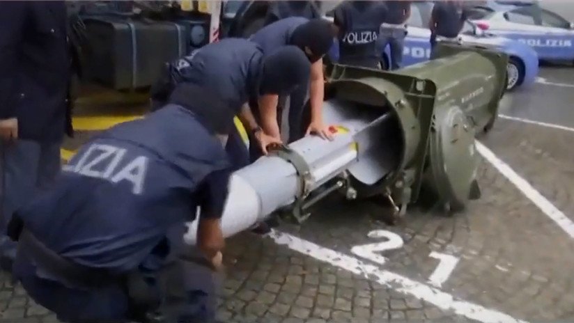 VIDEO: Policía italiana incauta un misil aire-aire, armas y material neonazi en redada a militantes de extrema derecha