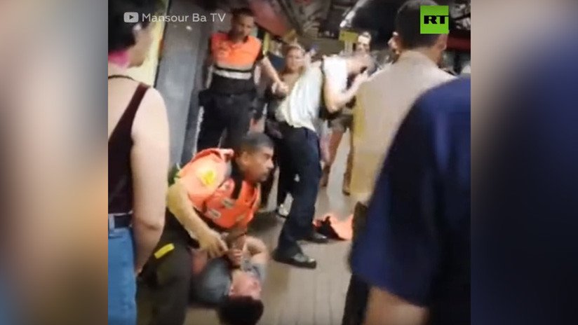 VIDEO: Carteristas agreden con mordiscos y patadas a vigilantes del metro de Barcelona