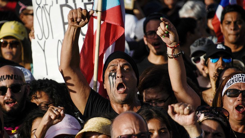 Miles de personas exigen por quinto día consecutivo la dimisión del gobernador de Puerto Rico