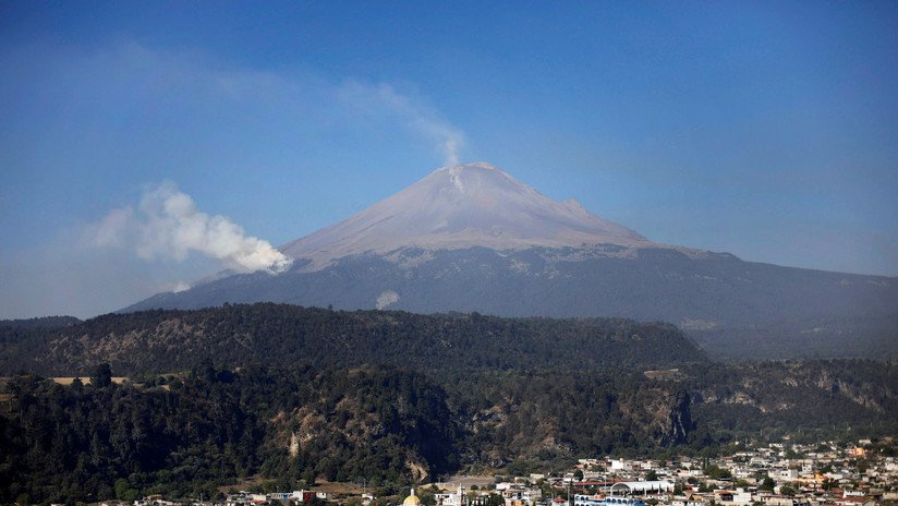 El volcán mexicano Popocatépetl emite 165 exhalaciones y provoca caída de ceniza en seis municipios
