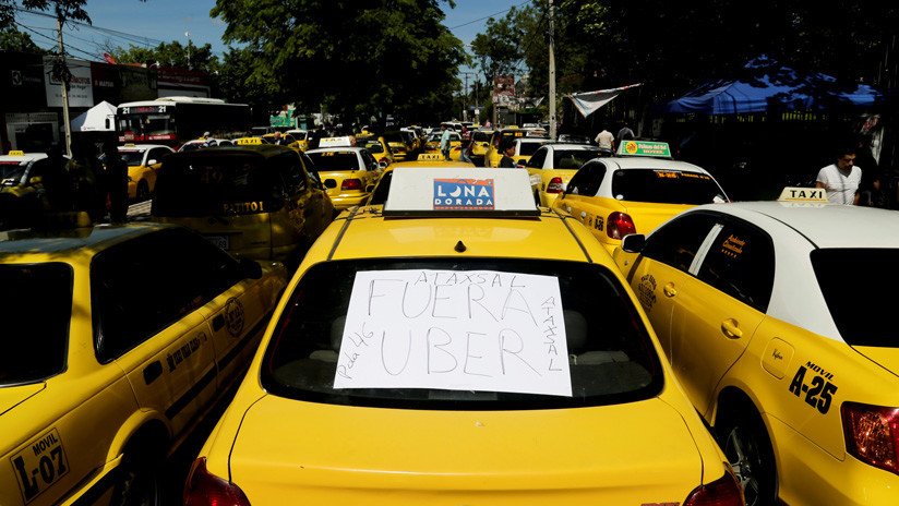 Altercados entre la policía y los taxistas durante las protestas contra Uber y Muv en Paraguay