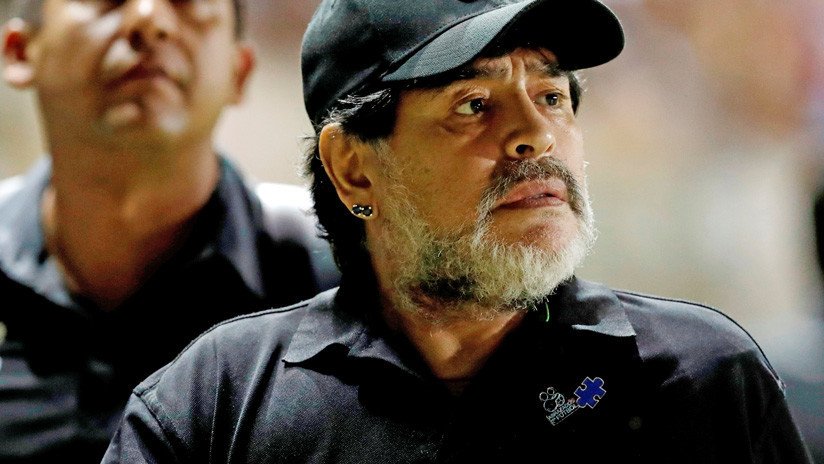 Operan a Maradona en Argentina para colocarle una prótesis en la rodilla