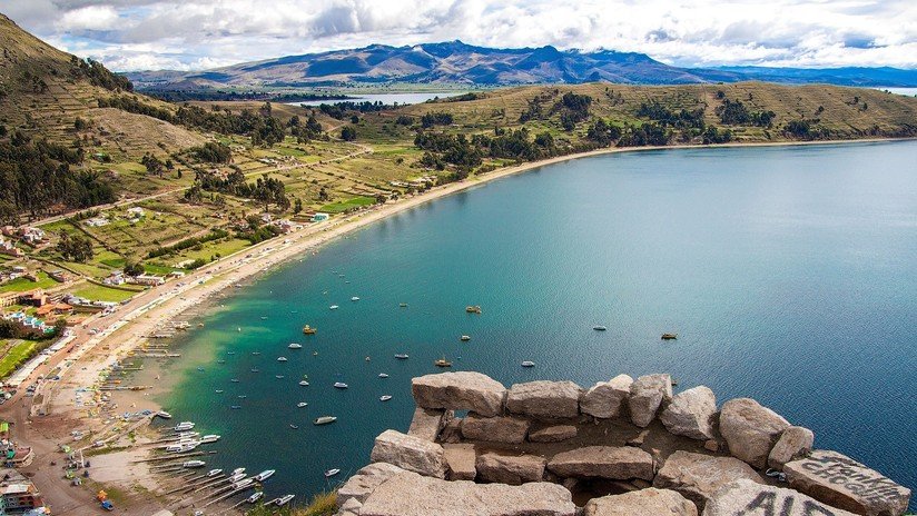 VIDEO, FOTOS: El lago Titicaca 'se subleva' por los fuertes vientos