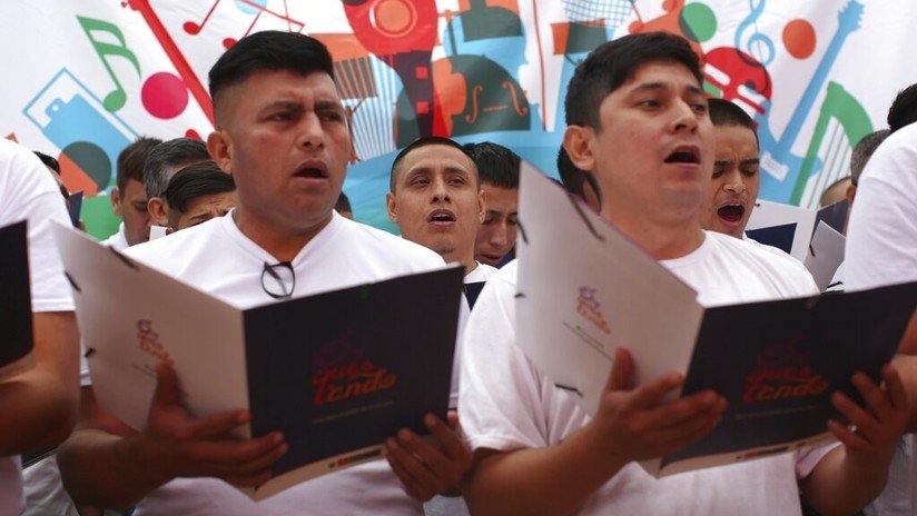 Perú rehabilita a los presos a través de la música