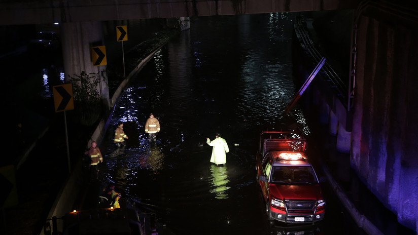 VIDEO, FOTOS: Fuertes lluvias provocan inundaciones en calles de Ciudad de México