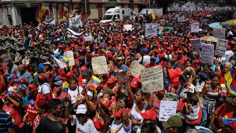 FOTOS: Partidarios del Gobierno de Maduro marchan por Caracas