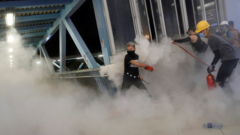 La Policía usa gases lacrimógenos en medio de una nueva ola de protestas en Hong Kong