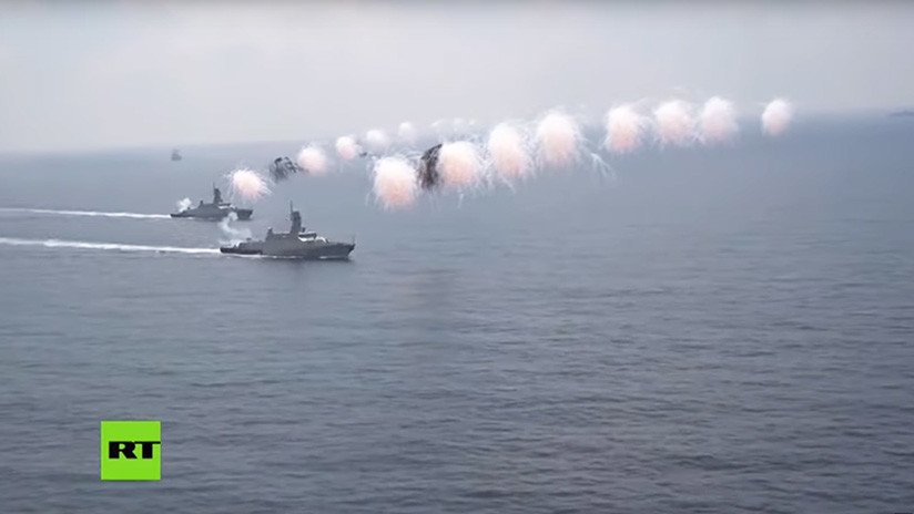 VIDEO: Un submarino y dos corbetas rusas participan en el desfile naval del puerto sirio de Tartus