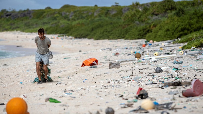 FOTOS: Hallan 18 toneladas de residuos en una paradisíaca isla del Pacífico a miles de kilómetros de toda zona poblada