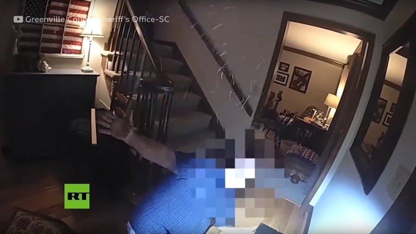 VIDEO: Un policía de EE.UU. dispara cuatro veces contra un hombre de 62 años en su propia casa