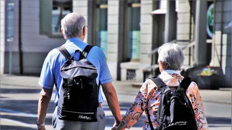 La pareja de ancianos argentinos que fue abandonada en un bar por uno de sus hijos encuentra un nuevo hogar