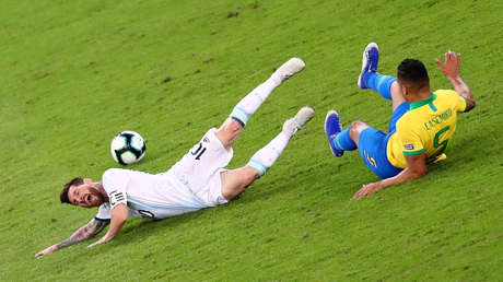 VIDEOS: El VAR y el árbitro, protagonistas en polémicas jugadas en la victoria de Brasil ante Argentina en la Copa América
