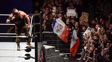  VIDEO: Un golpe que casi le habría costado la vida a una estrella de la WWE durante una pelea