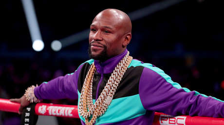 VIDEO: 'Money' Mayweather alardea de su gran fortuna ante sus críticos