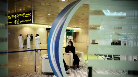Arabia Saudita planea suavizar las leyes de tutela masculina que restringen el derecho a viajar de las mujeres