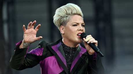 Critican a Pink por publicar una foto de sus hijos corriendo en el Monumento al Holocausto de Berlín y la cantante responde