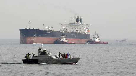 Irán remolca un petrolero extranjero varado en el golfo Pérsico