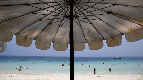 FOTO: Mujer contrae una bacteria come carne tras pasar solo 10 minutos en el agua