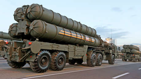 Diseñador turco presenta el emblema del primer escuadrón S-400 de su país