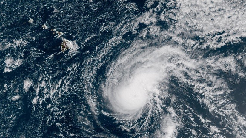 Dos tormentas tropicales avanzan hacia las costas de Hawái