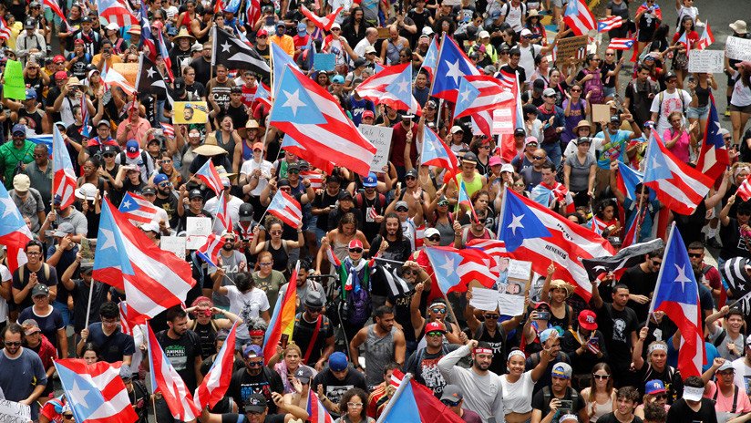 VIDEO: Puertorriqueños salen a la calle en medio de incertidumbre por el cambio de Gobierno