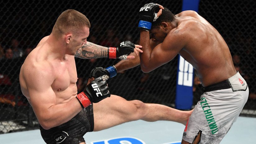 VIDEO: Luchador resiste tres fuertes patadas en la ingle para lograr su primera victoria en la UFC