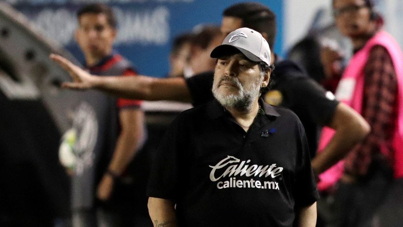 "Por qué camina así?" Maradona publica un compilado de las patadas más duras que sufrió para explicar el porqué de su operación en la rodilla (VIDEO)