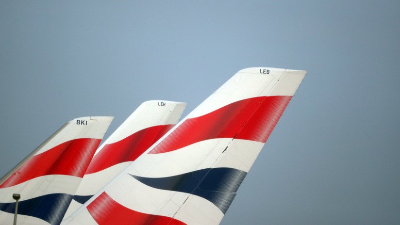VIDEO: El humo en la cabina de un avión de British Airways obliga a los pasajeros a escapar por las rampas de emergencia