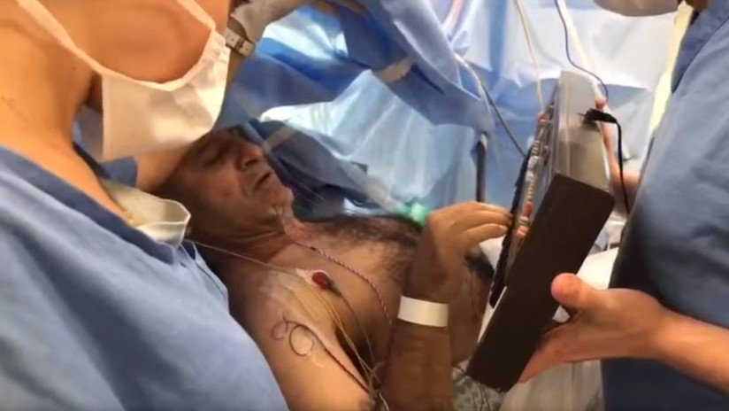 VIDEO: Neurocirujanos brasileños eliminan un tumor del cerebro de un músico mientras tocaba el piano