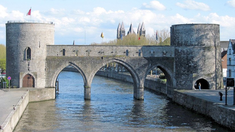Demuelen parte de un puente gótico del siglo XIII en Bélgica porque dificulta la navegación fluvial