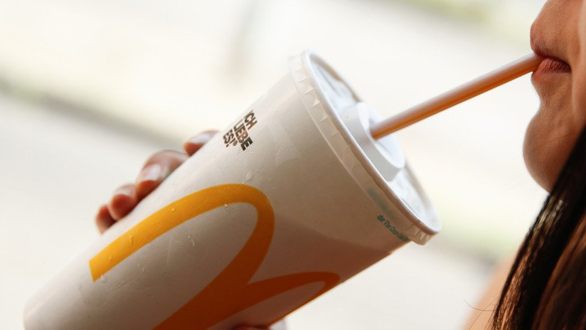 Los nuevos sorbetes de papel "ecológicos" de McDonald's no son reciclables